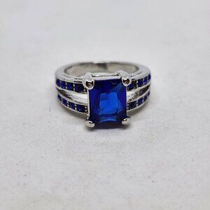 Blue stone Ring With Accent Stones Silver Tone Fashion Jewelry Band Size 5.75